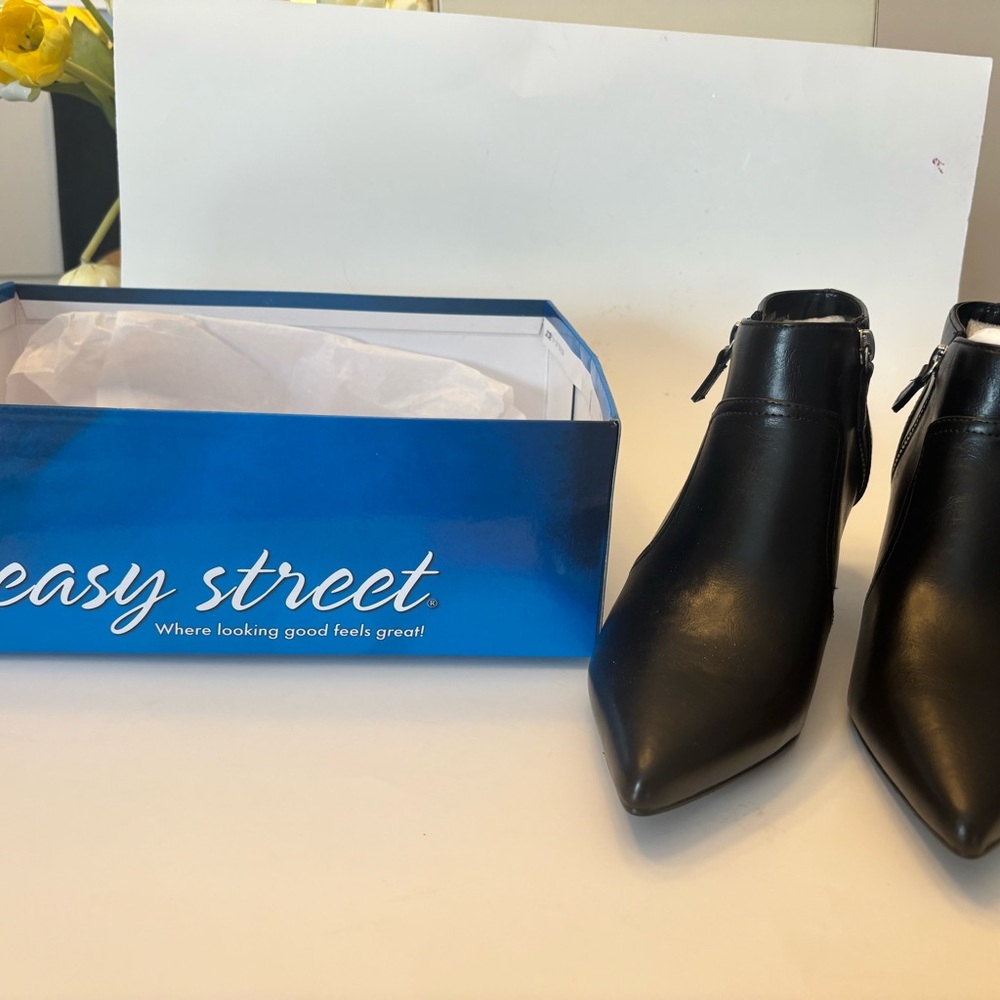 Easy Street Women's Classic Black Ankle Boots